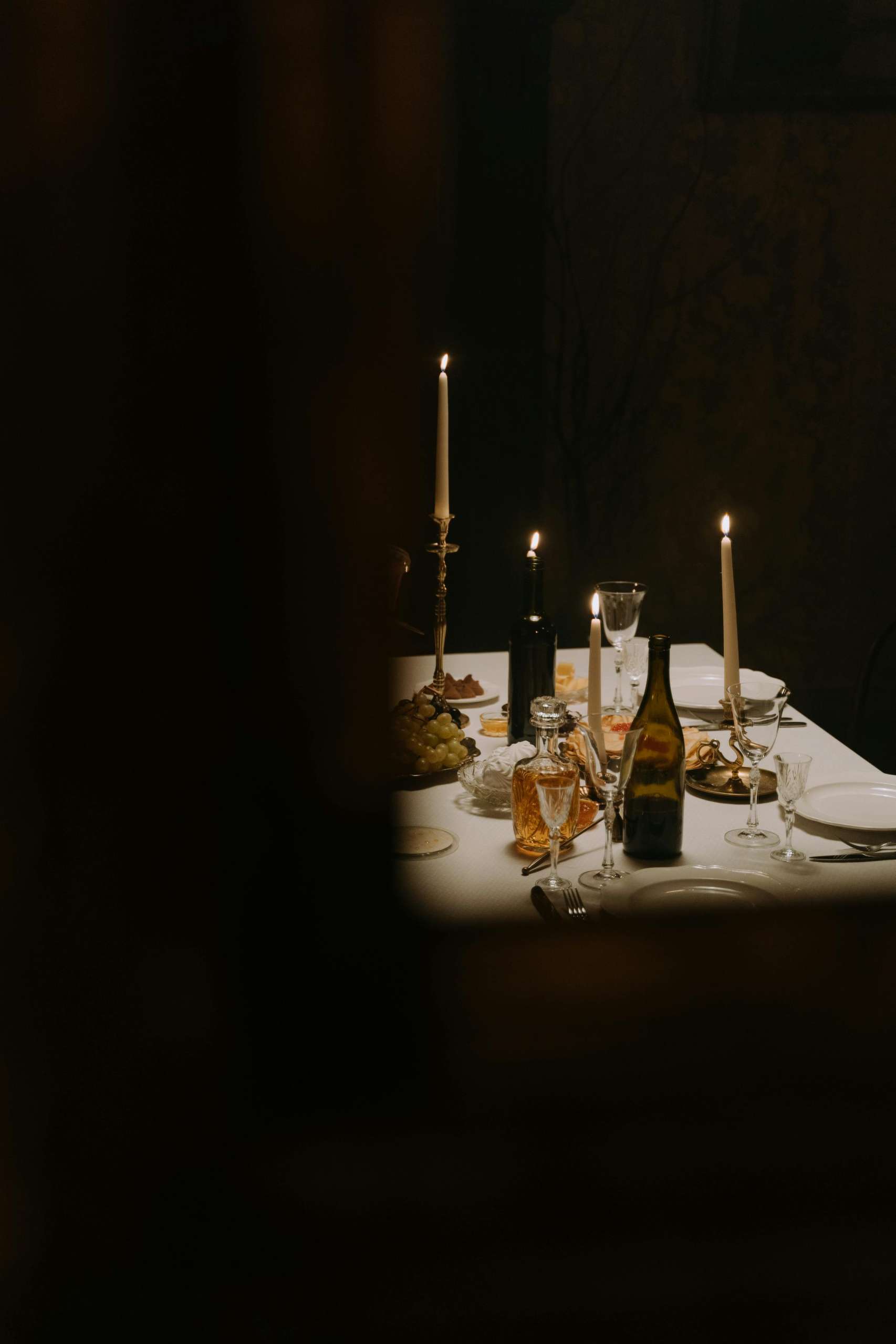 How Aromas and Acidity Influence Food Pairing Choices