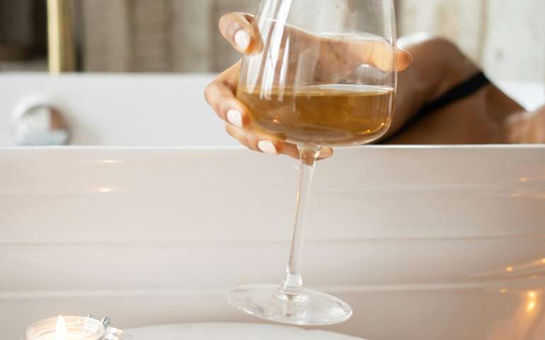 What Makes a Wine Dry? Beginner-Friendly Explanation