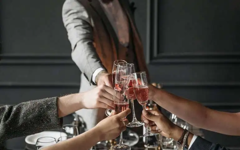 How to Choose the Right Wine Glass for Every Style